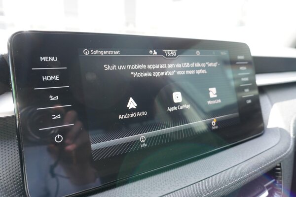 Apple Carplay/Android Auto Apple Carplay/Android Auto