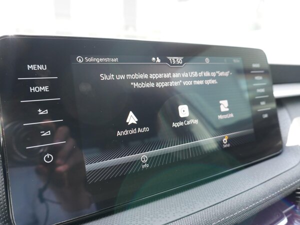 Apple Carplay/Android Auto Apple Carplay/Android Auto