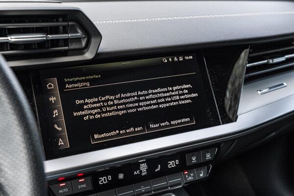 Apple Carplay/Android Auto Apple Carplay/Android Auto