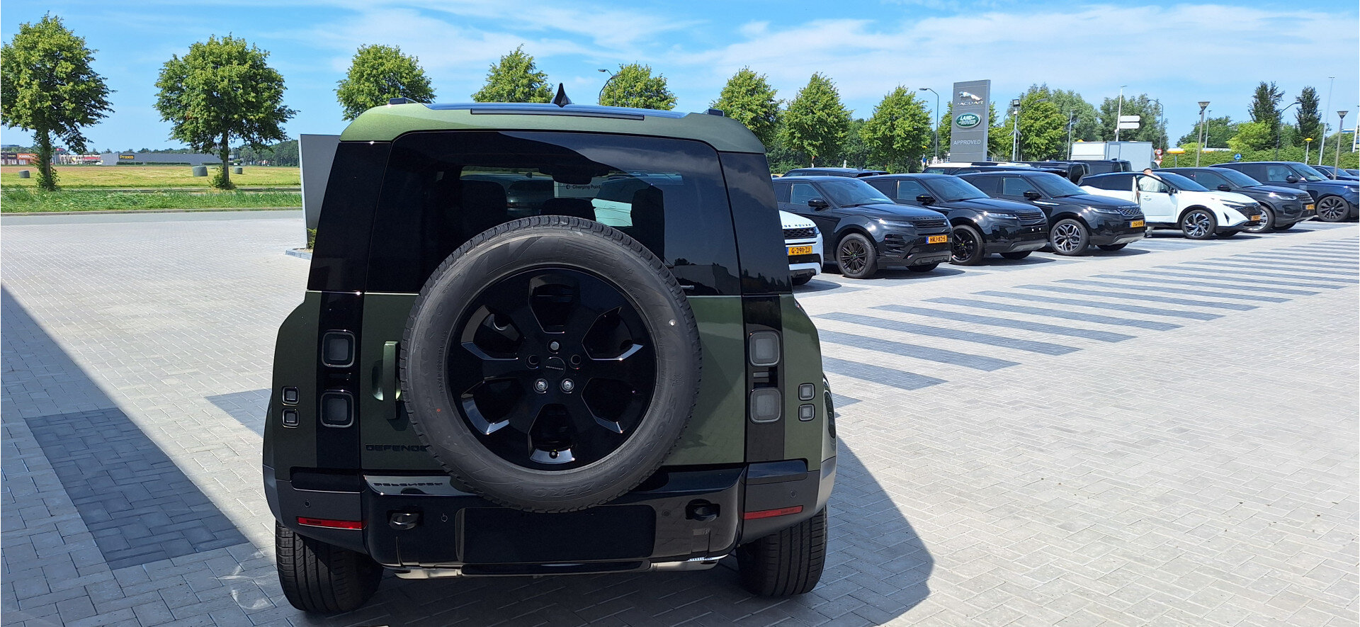 Land Rover Defender P300e 110 PHEV S Forest Edition - Afbeelding 5