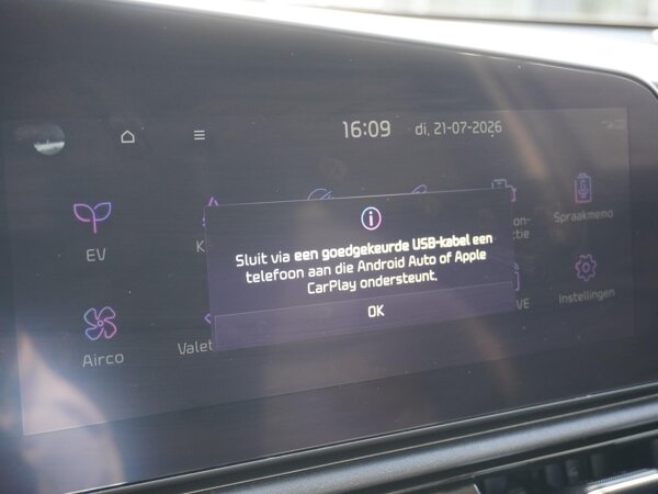 Apple Carplay/Android Auto Apple Carplay/Android Auto
