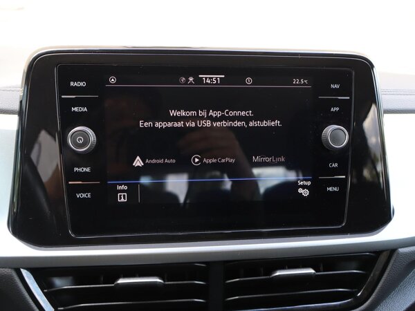 Apple Carplay/Android Auto Apple Carplay/Android Auto