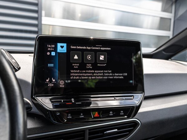 Apple Carplay/Android Auto Apple Carplay/Android Auto