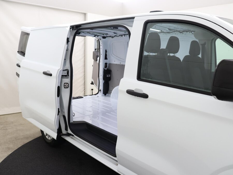 Volkswagen Bedrijfswagens e-Transporter Life L1H1 100 kW / 136 pk