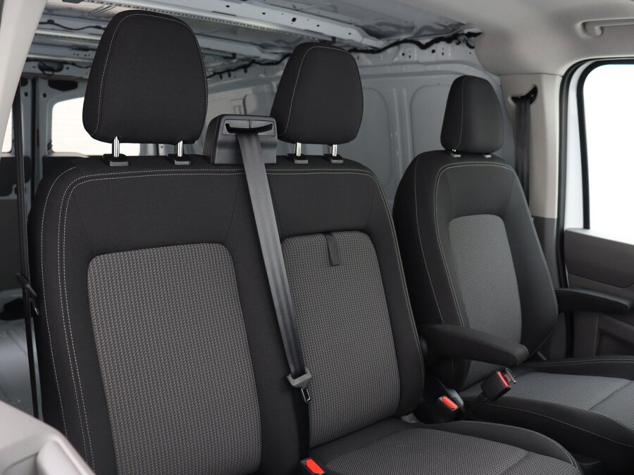 Volkswagen Bedrijfswagens e-Transporter Life L1H1 100 kW / 136 pk