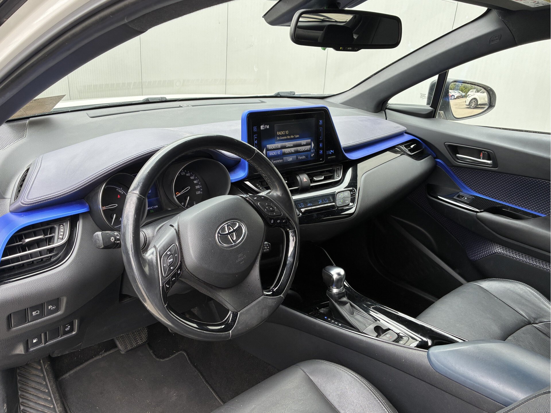 Toyota C-HR 1.8 Hybrid Bi-Tone Plus - Afbeelding 2