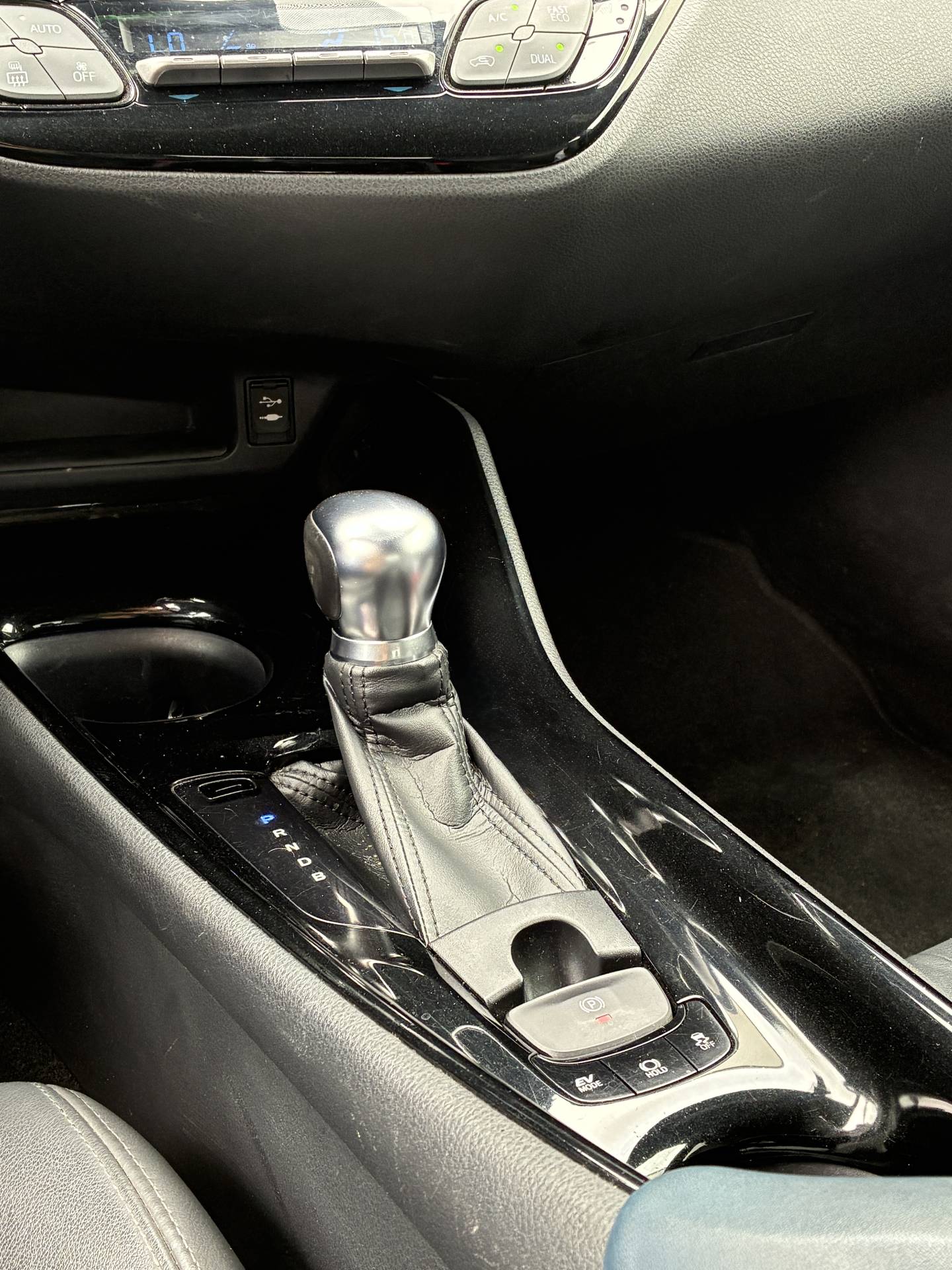 Toyota C-HR 1.8 Hybrid Bi-Tone Plus - Afbeelding 4