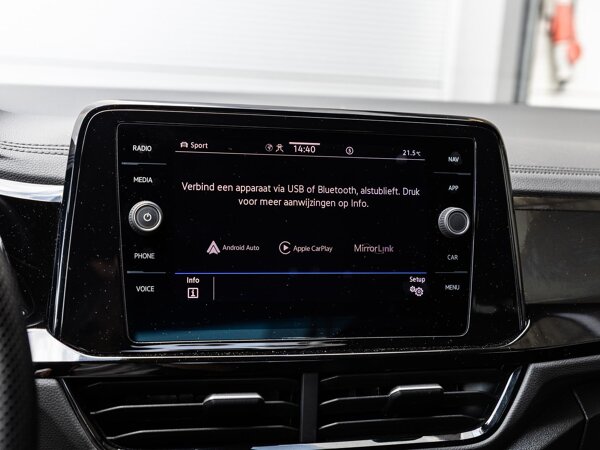 Apple Carplay/Android Auto Apple Carplay/Android Auto