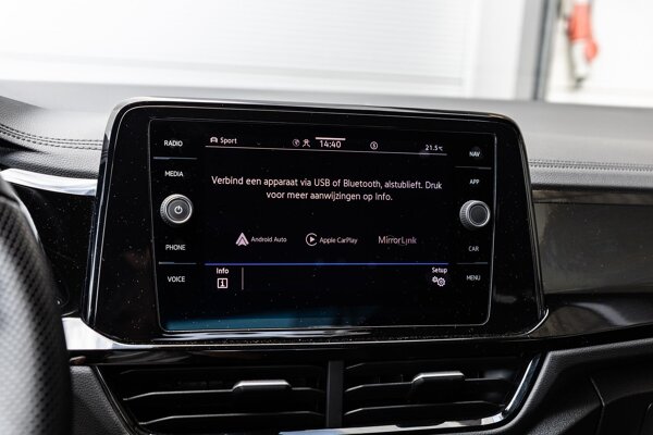 Apple Carplay/Android Auto Apple Carplay/Android Auto