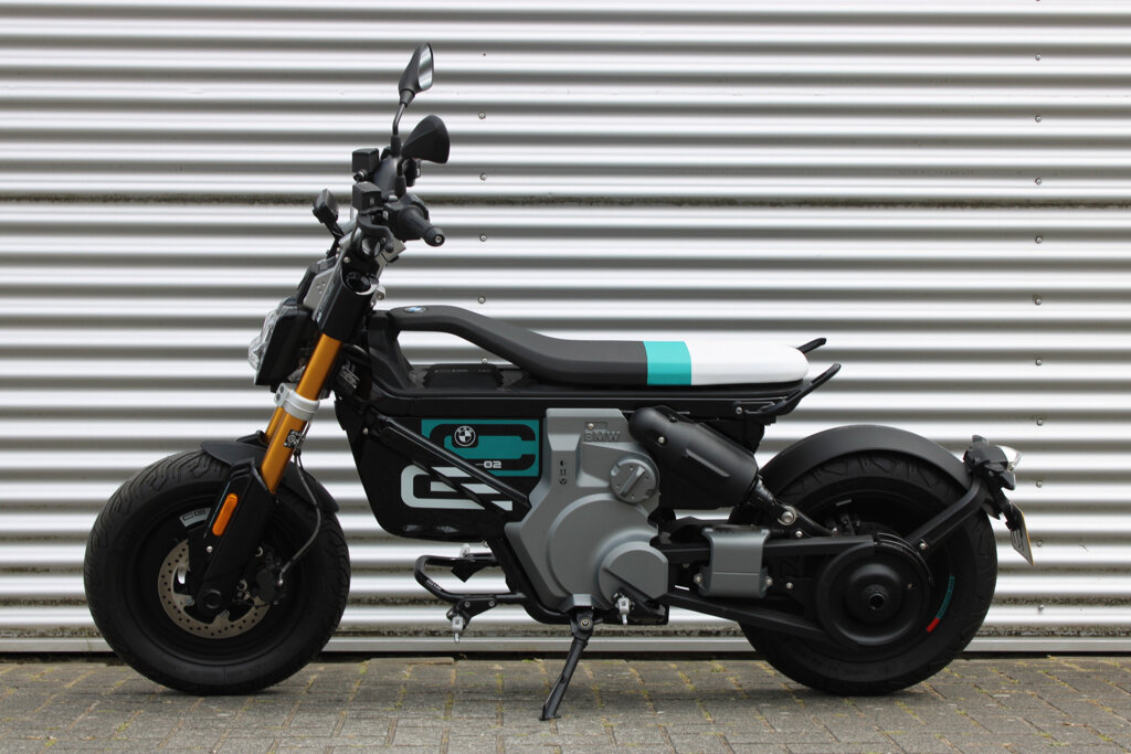 BMW CE 02 10