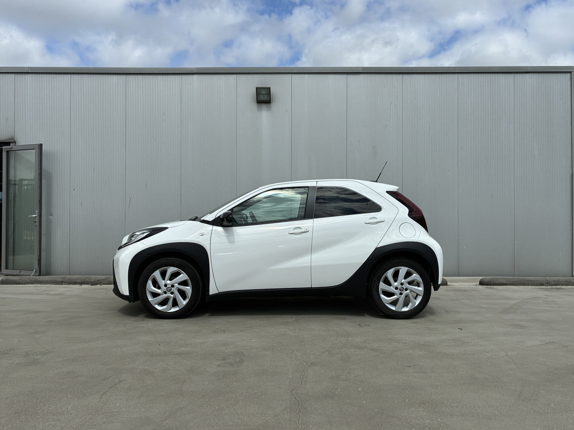 Toyota Aygo X 1.0 VVT-i S-CVT first Automaat - Afbeelding 3