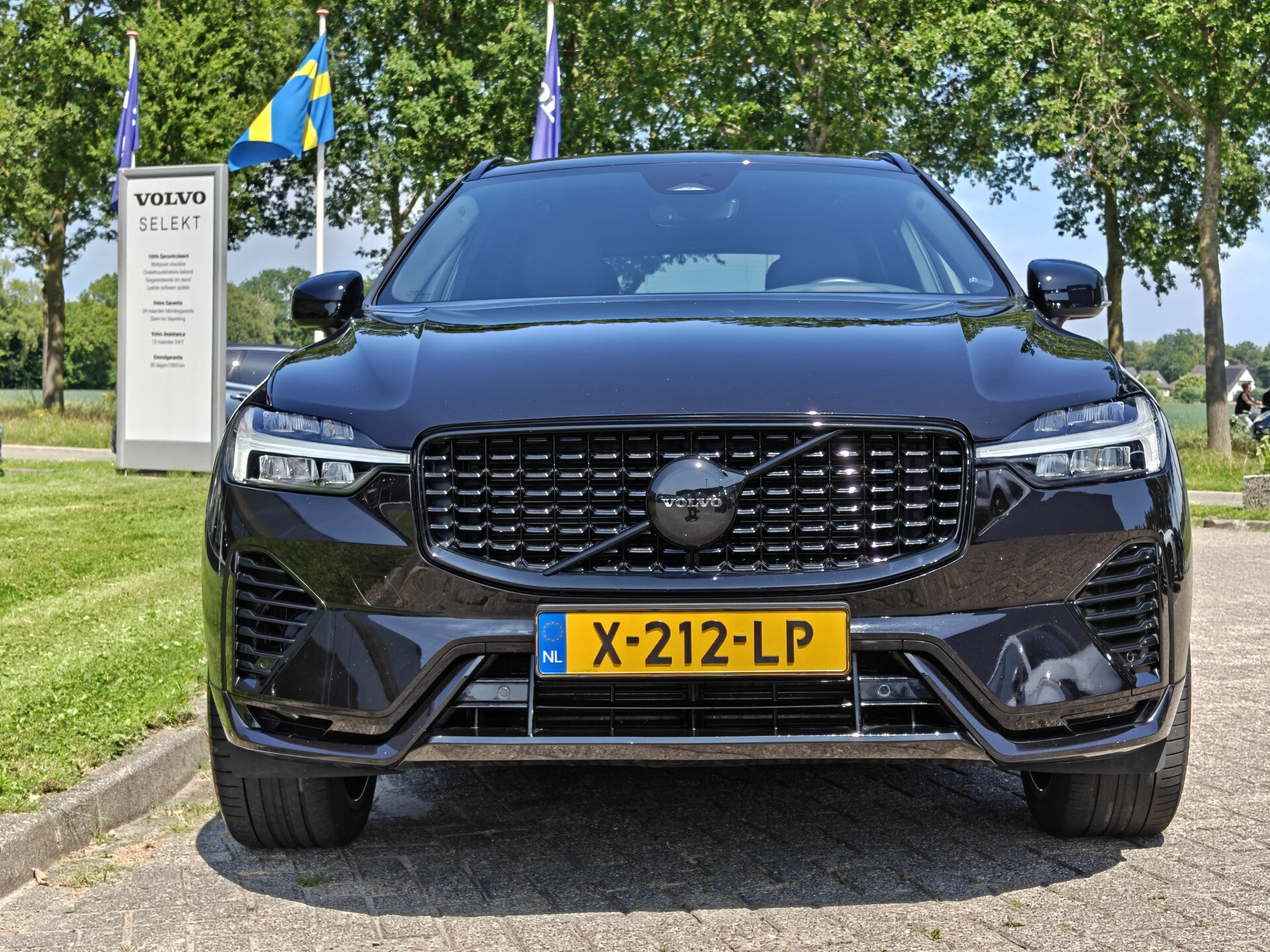 Volvo XC60 T6 350PK Plug-in hybrid AWD Plus Black Edition - Afbeelding 2