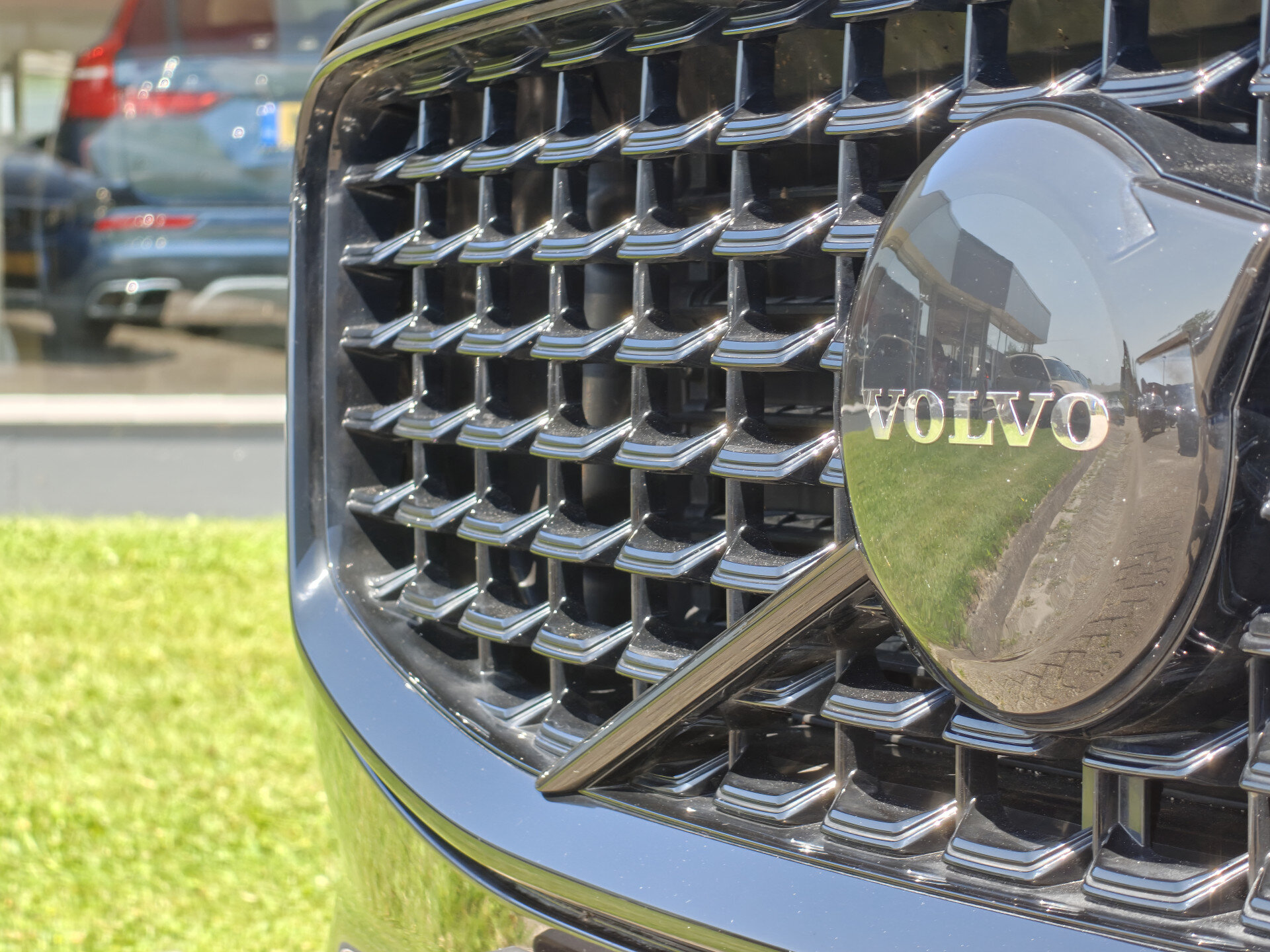 Volvo XC60 T6 350PK Plug-in hybrid AWD Plus Black Edition - Afbeelding 4