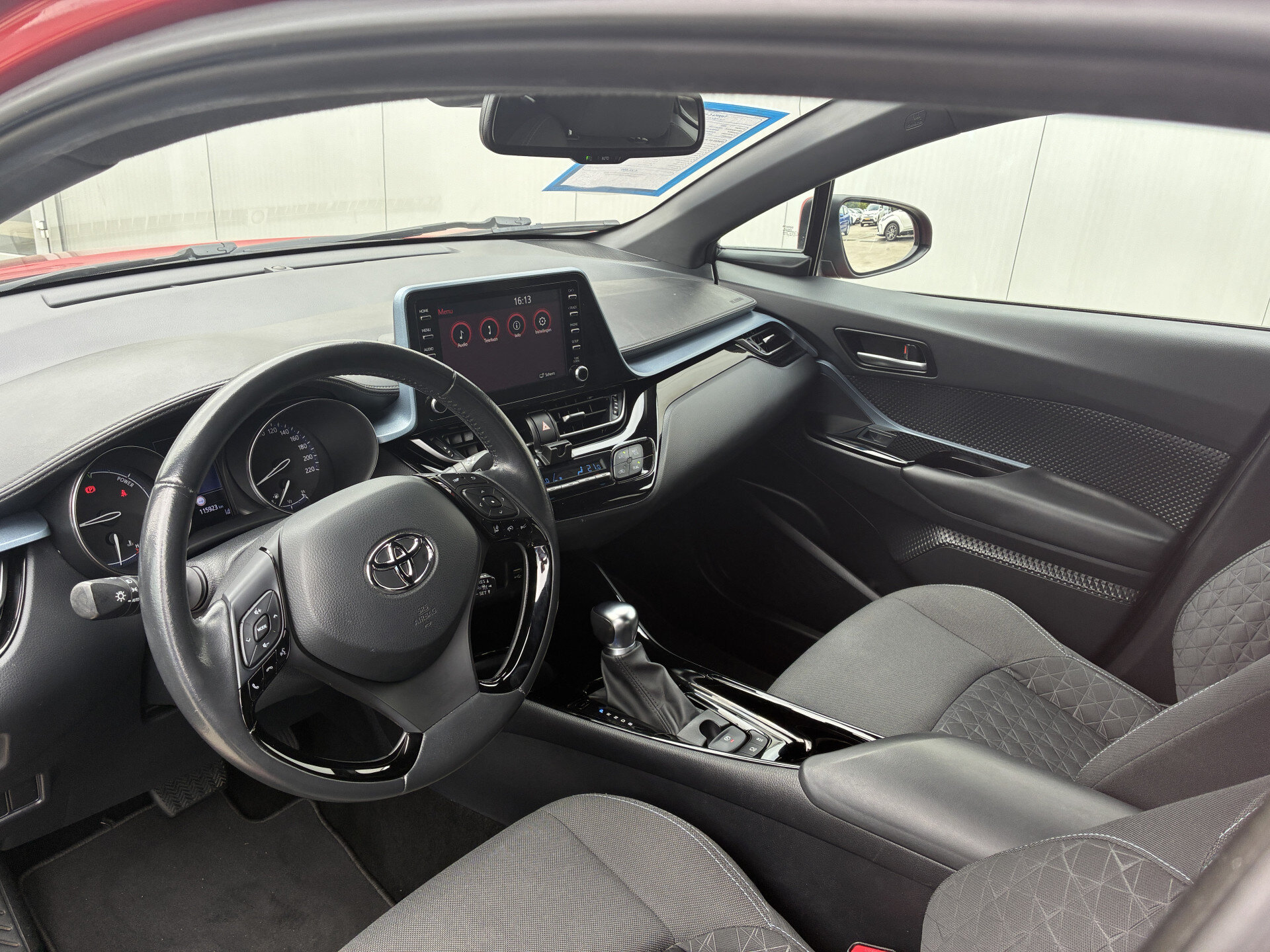 Toyota C-HR 1.8 Hybrid Dynamic - Afbeelding 2