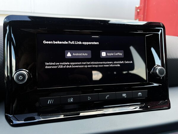 Apple Carplay/Android Auto Apple Carplay/Android Auto