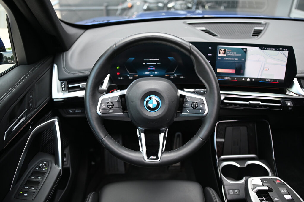 BMW iX1 8