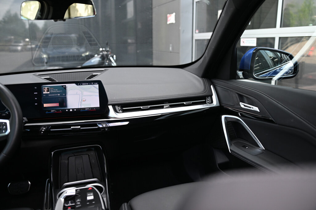 BMW iX1 22