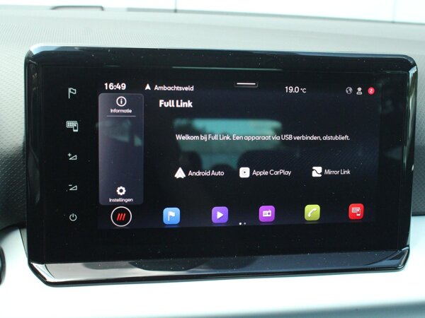 Apple Carplay/Android Auto Apple Carplay/Android Auto