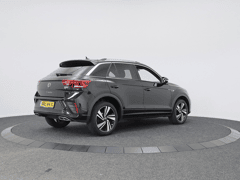 Volkswagen T-Roc 1.5 TSI R-Line Business Automaat | IQ.LIGHT | Stoelverwarming | Trekhaak - Afbeelding 2