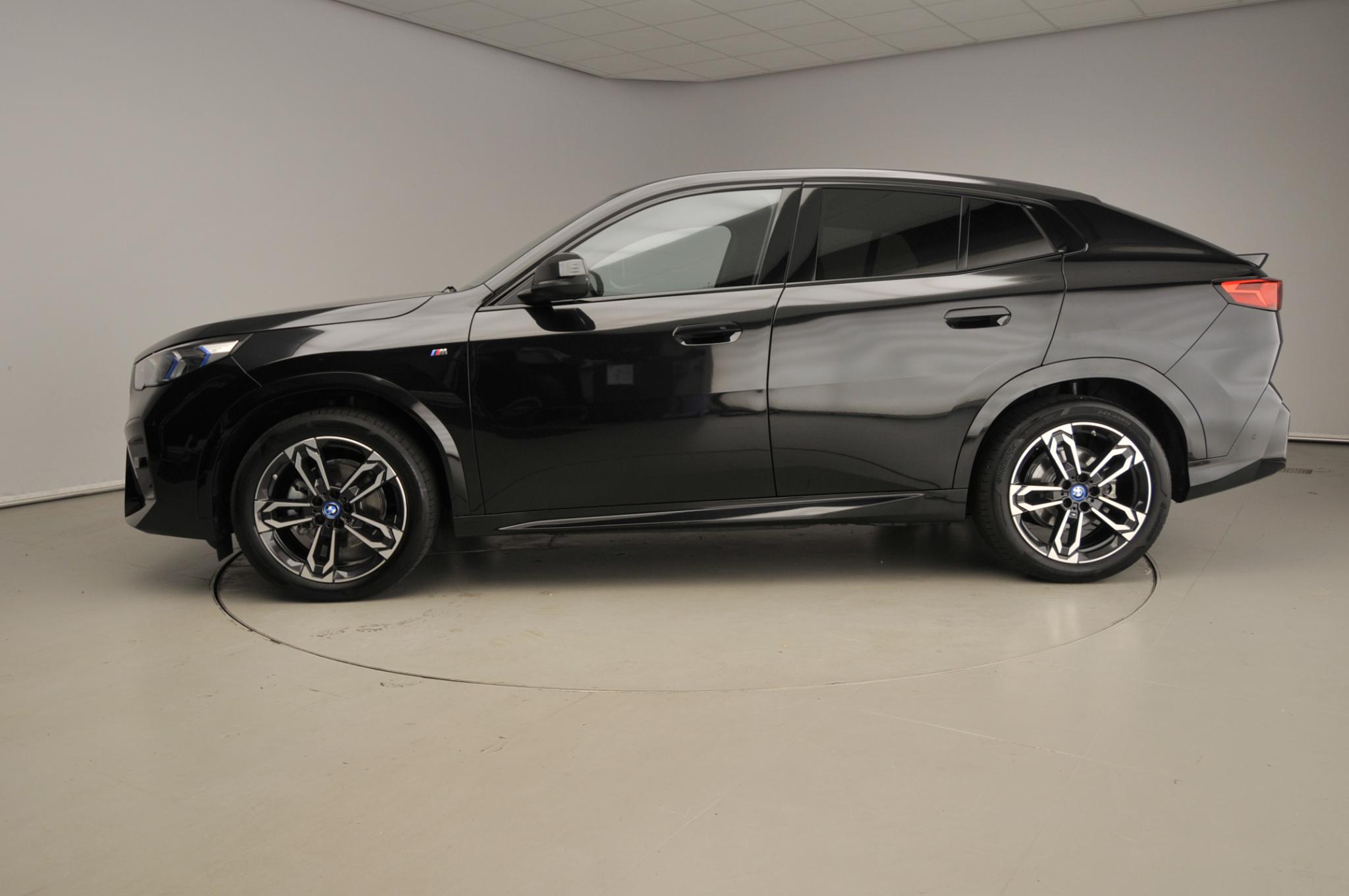 BMW iX2 eDrive20 - Afbeelding 2