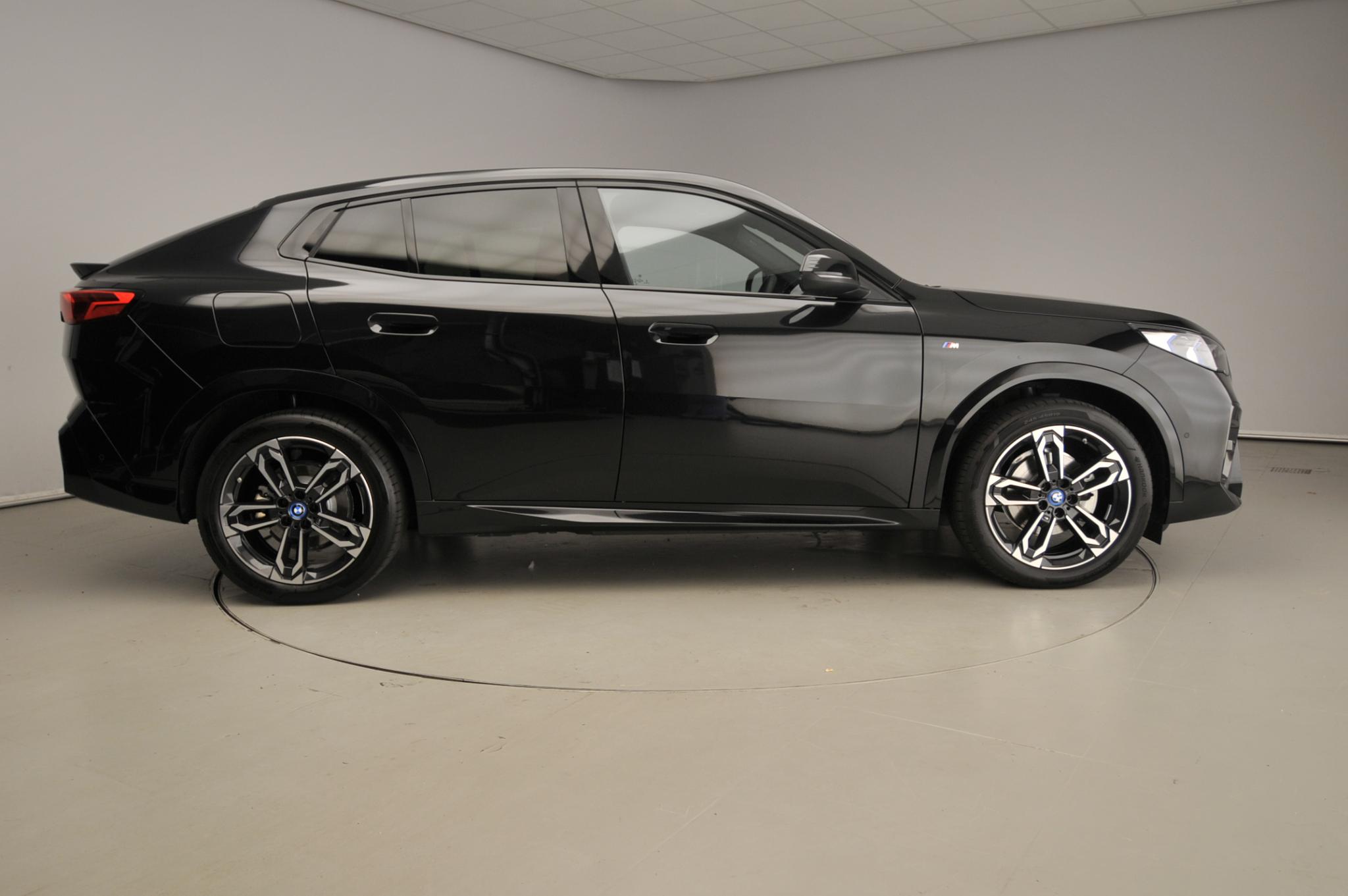 BMW iX2 eDrive20 - Afbeelding 4