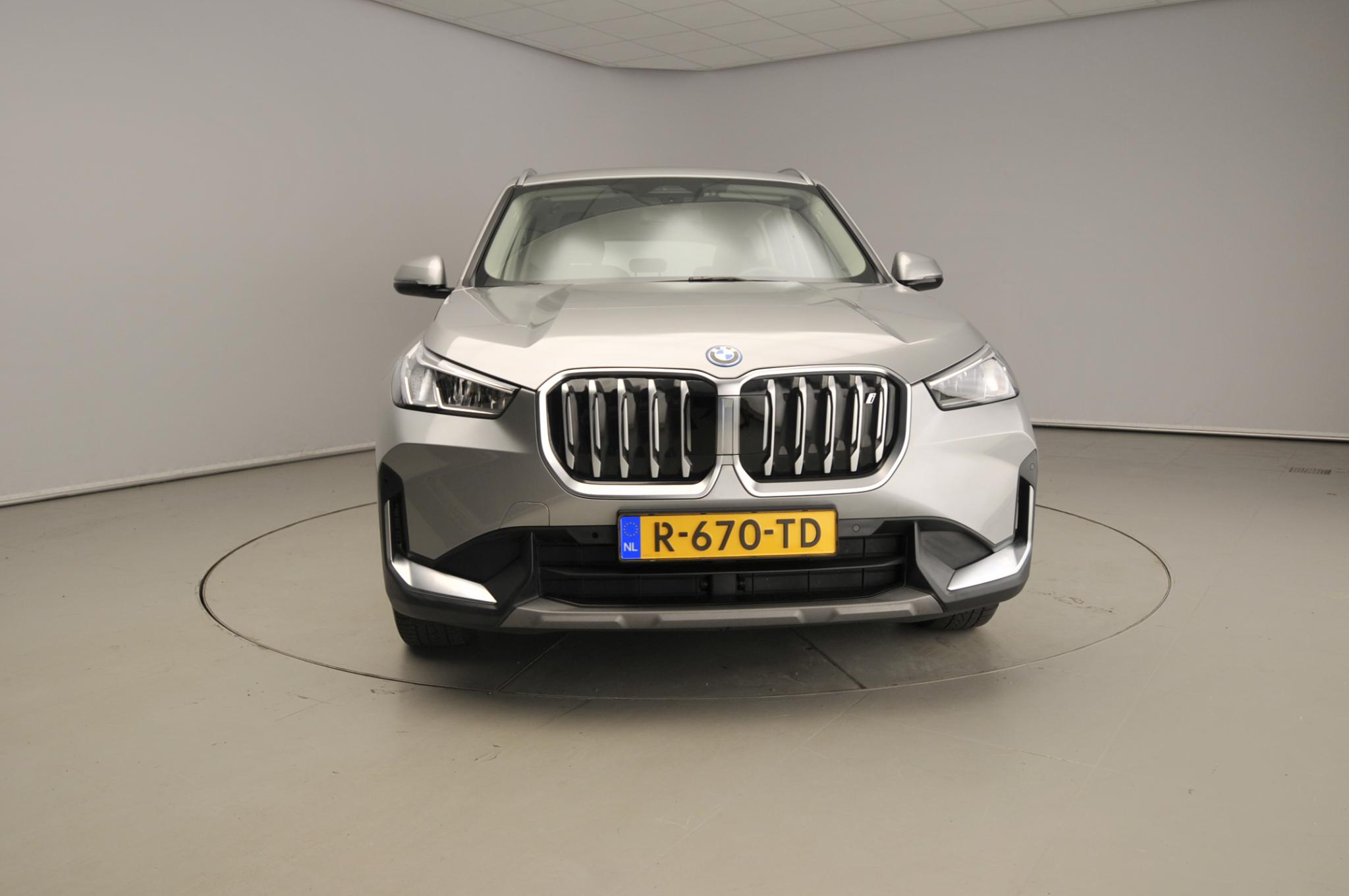 BMW iX1