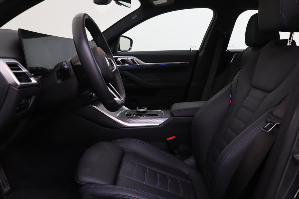 BMW i4 12
