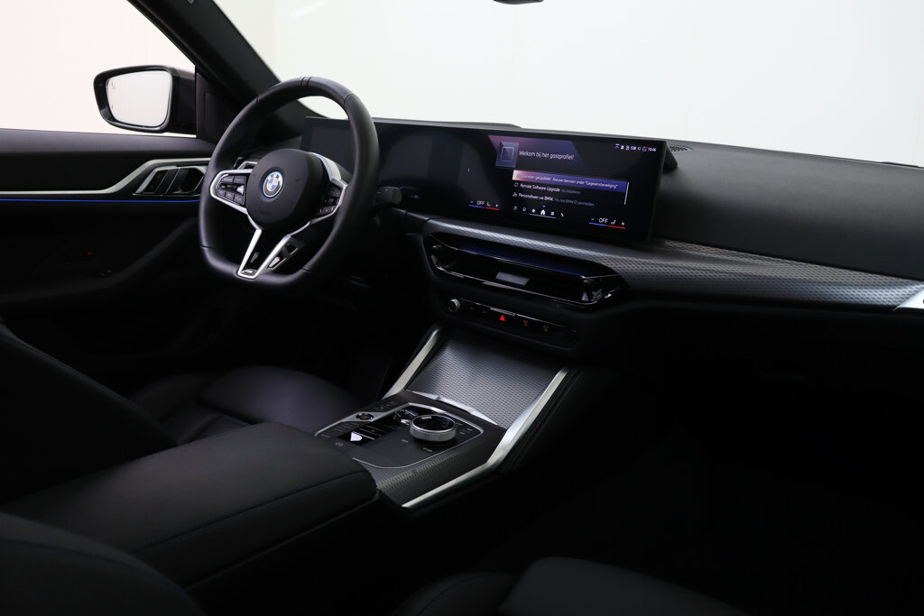 BMW i4 16