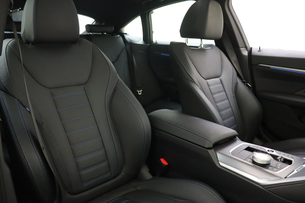 BMW i4 17