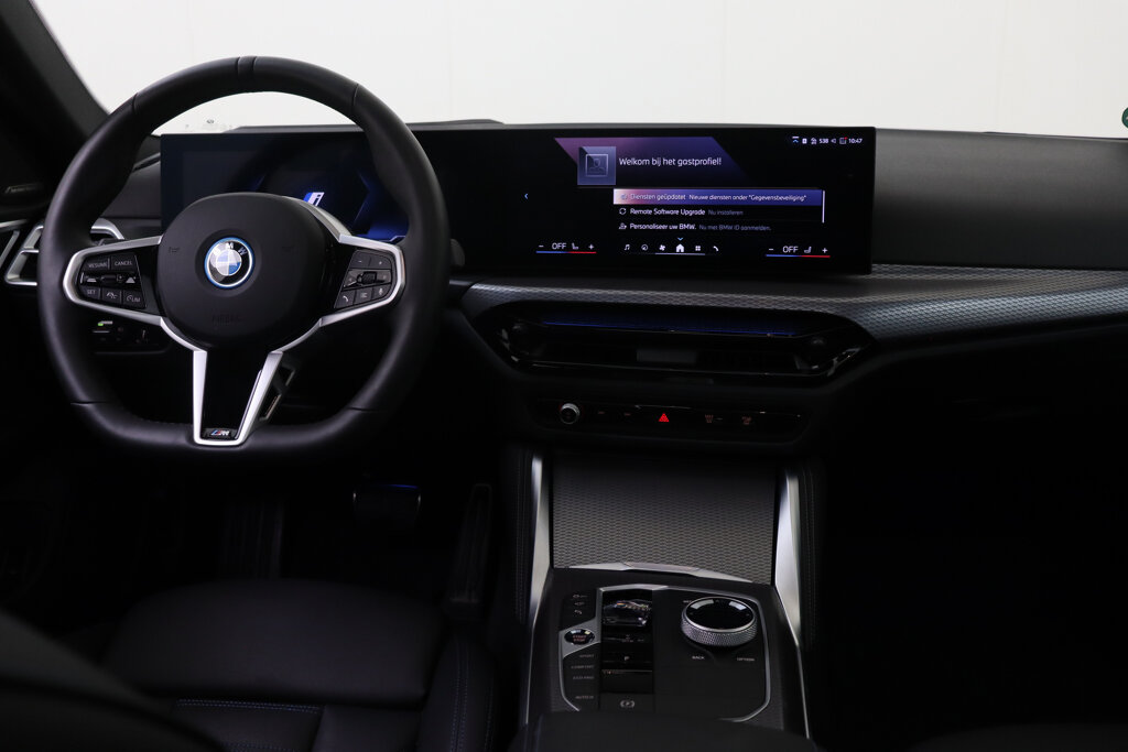 BMW i4 23