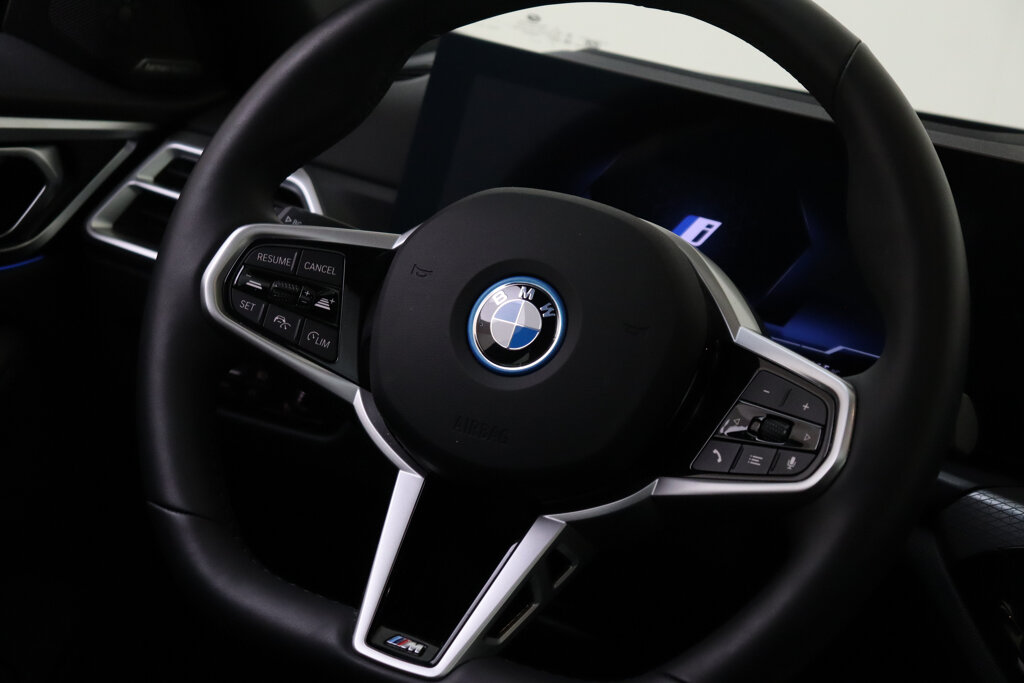 BMW i4 24