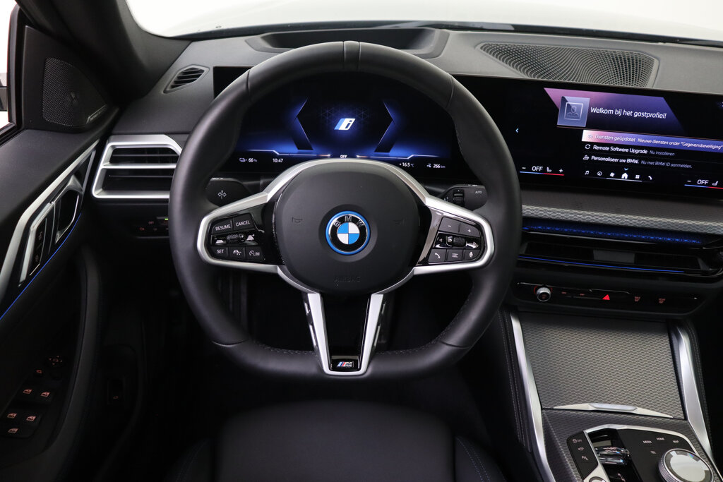 BMW i4 25