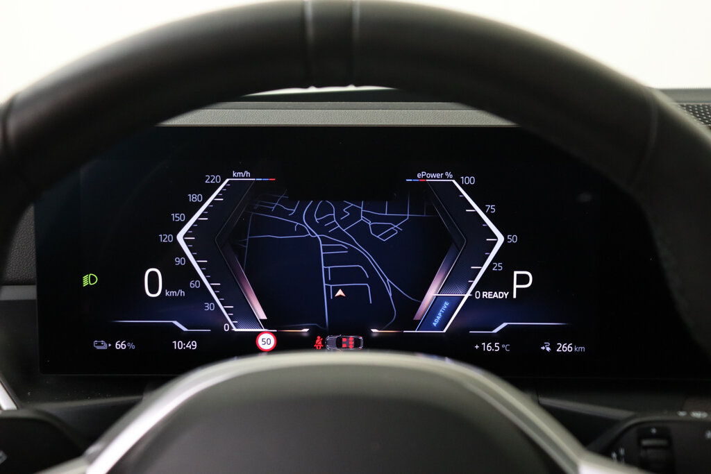 BMW i4 38