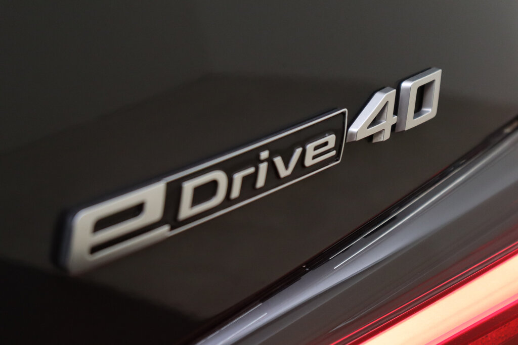 BMW i4 61