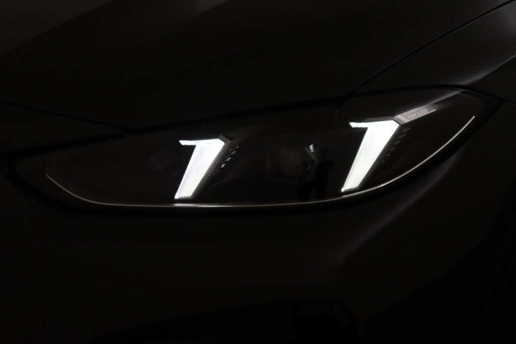 BMW i4 68