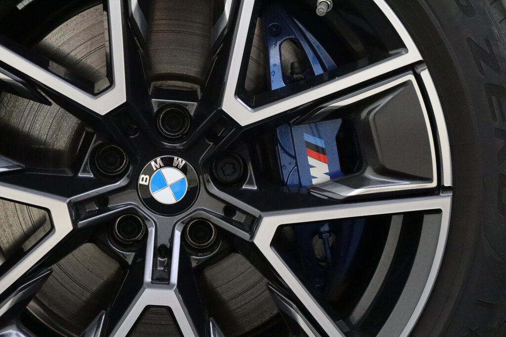 BMW i4 73