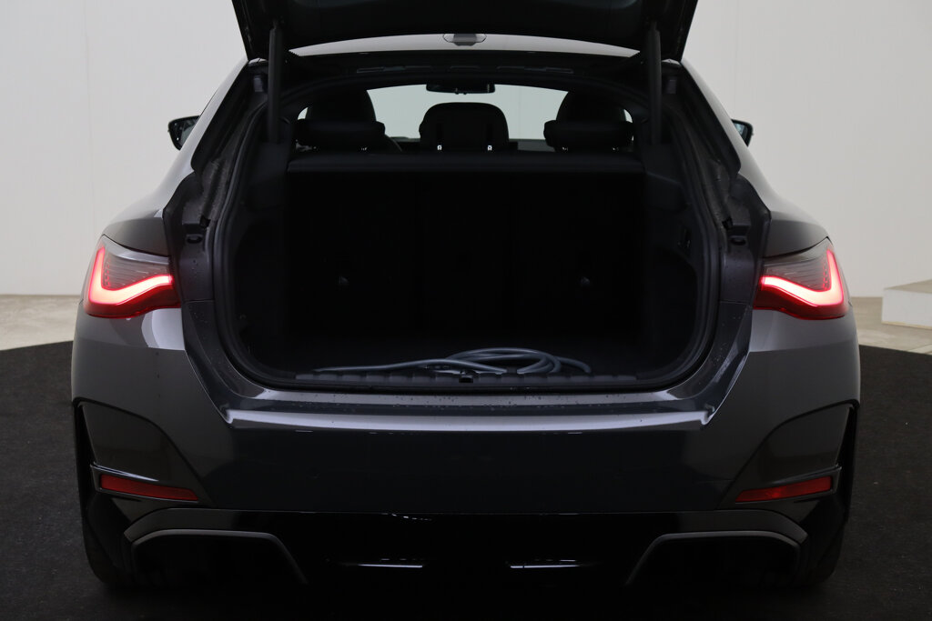 BMW i4 75