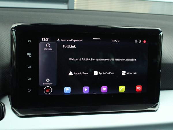 Apple Carplay/Android Auto Apple Carplay/Android Auto