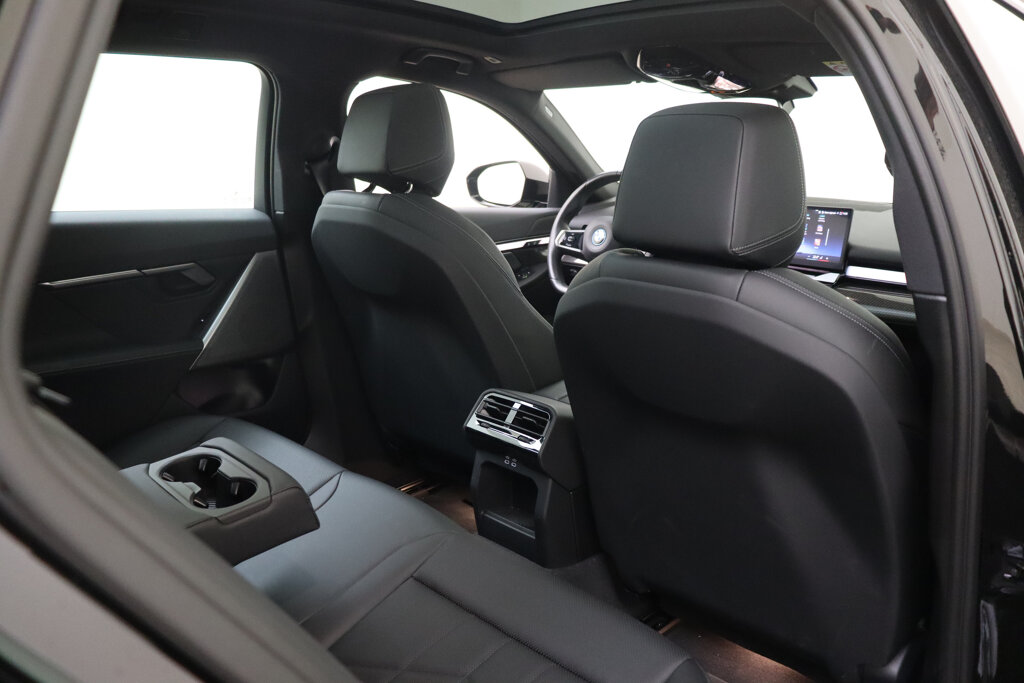 BMW i5 23