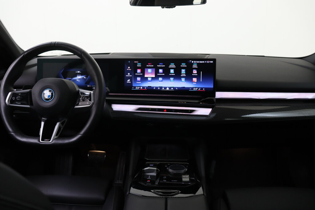 BMW i5 24