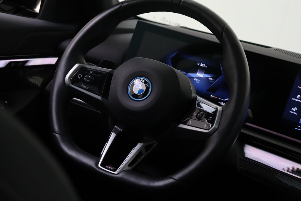 BMW i5 25