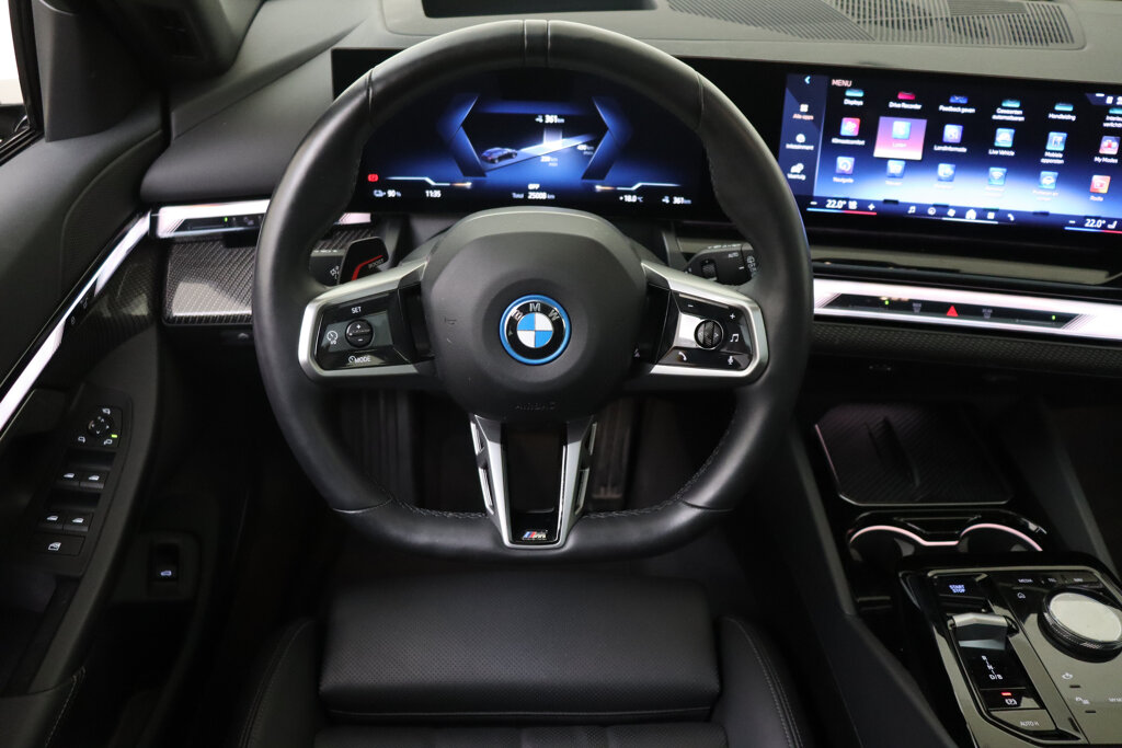 BMW i5 26