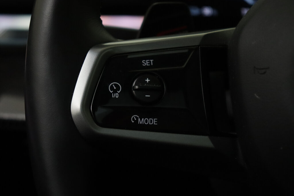 BMW i5 27