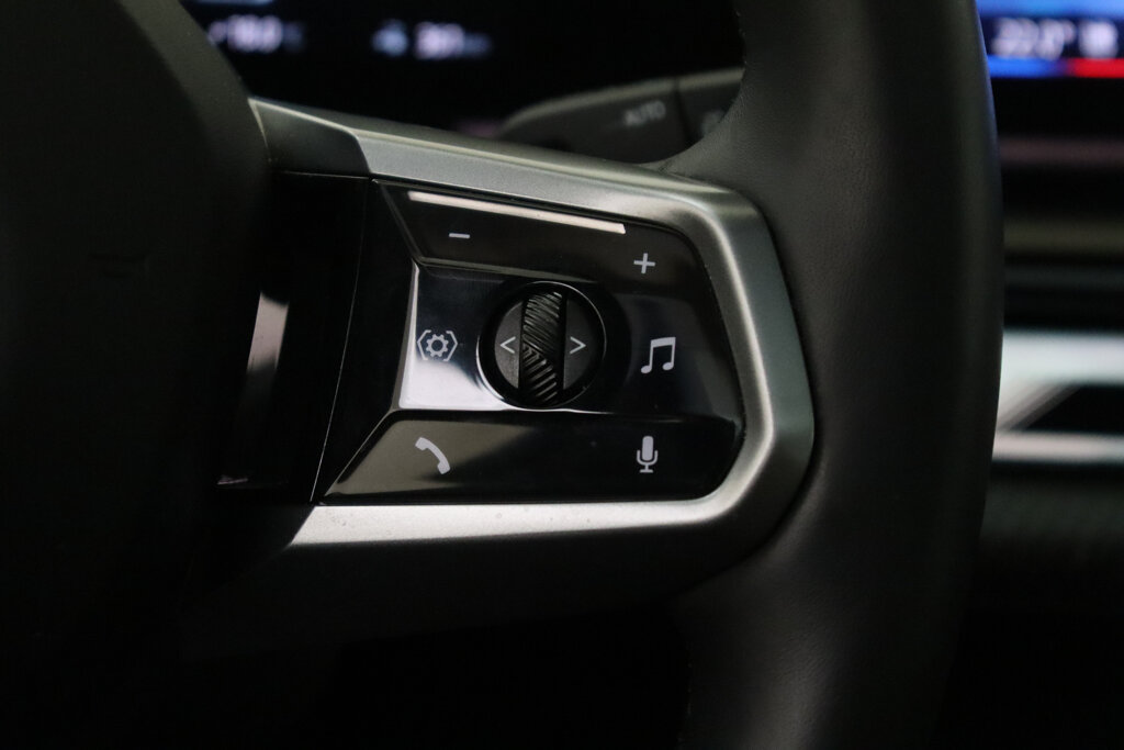 BMW i5 28