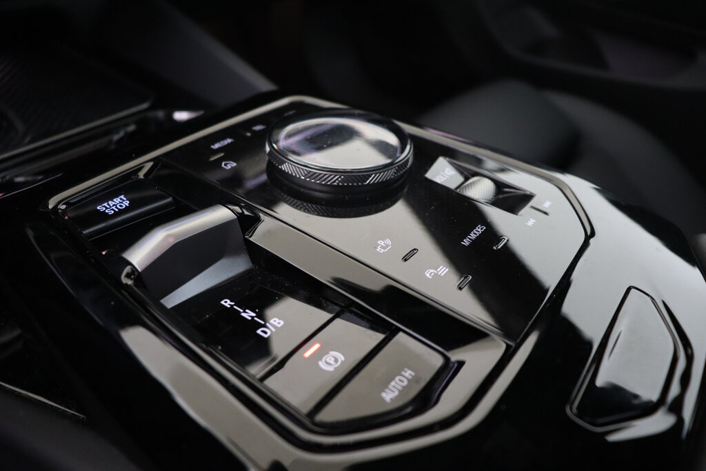BMW i5 30