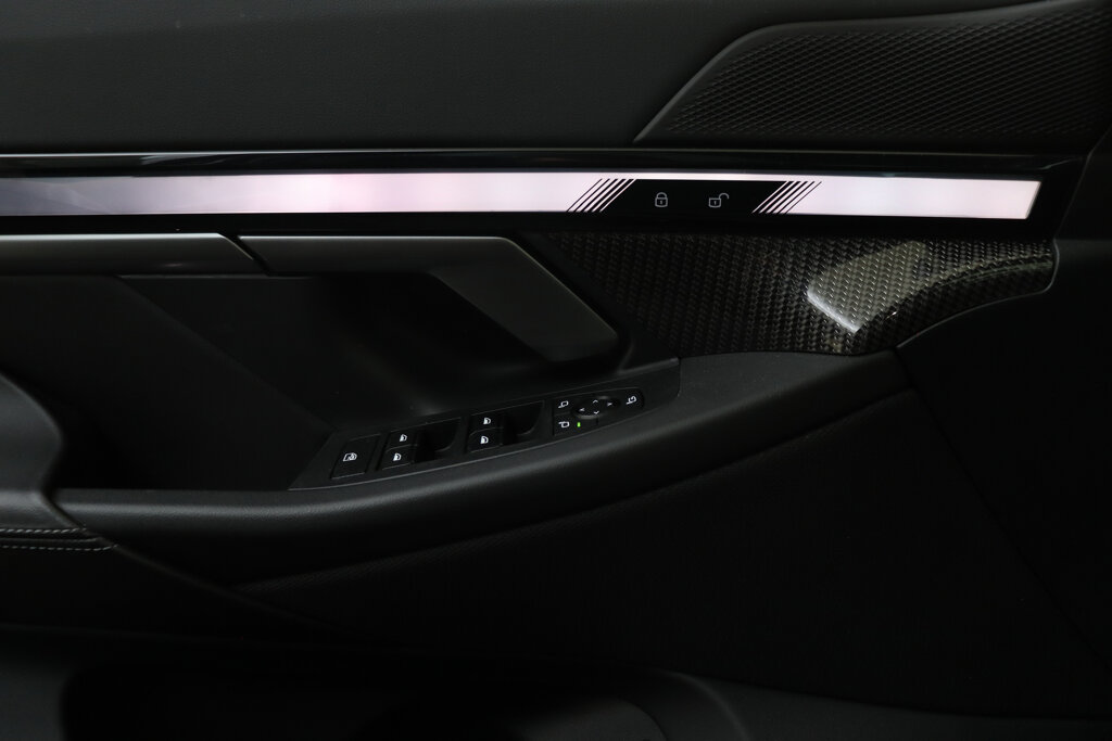 BMW i5 44