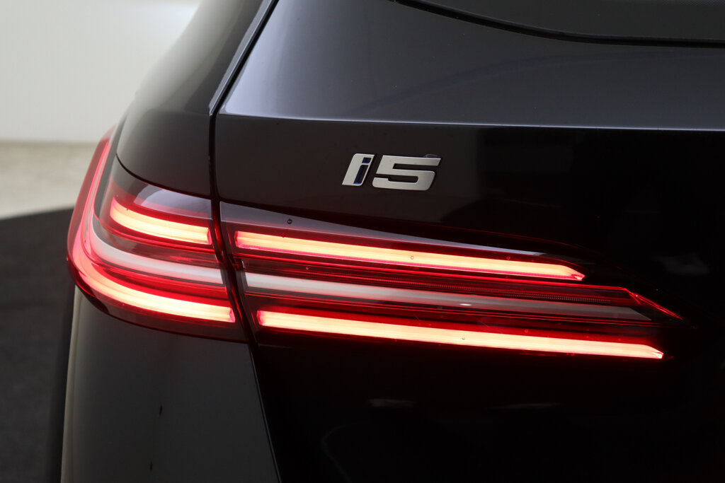 BMW i5 56