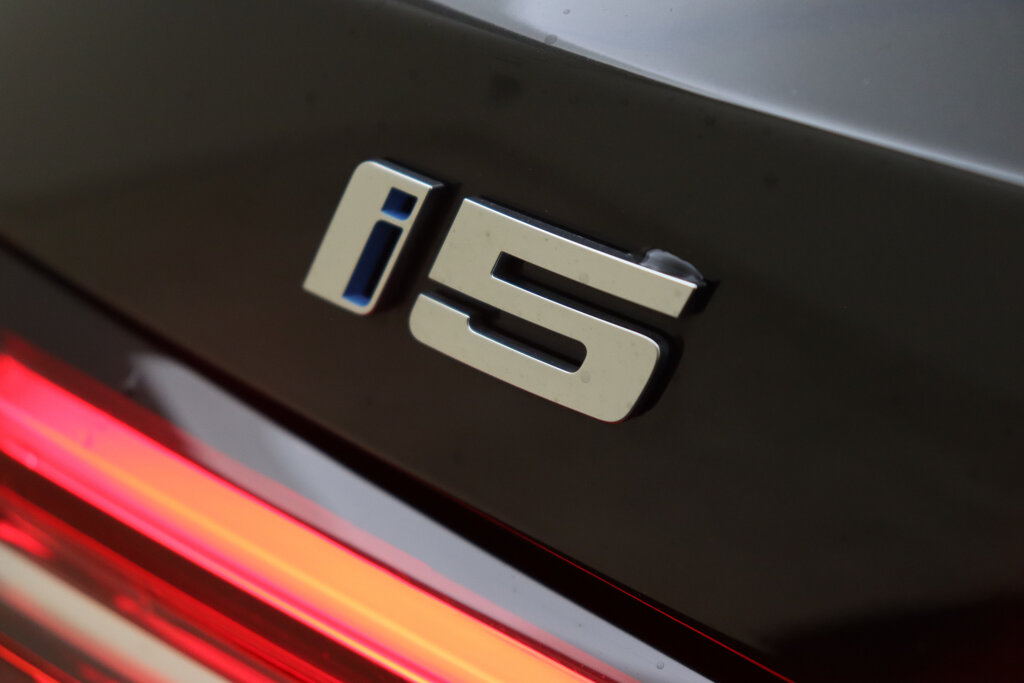 BMW i5 57