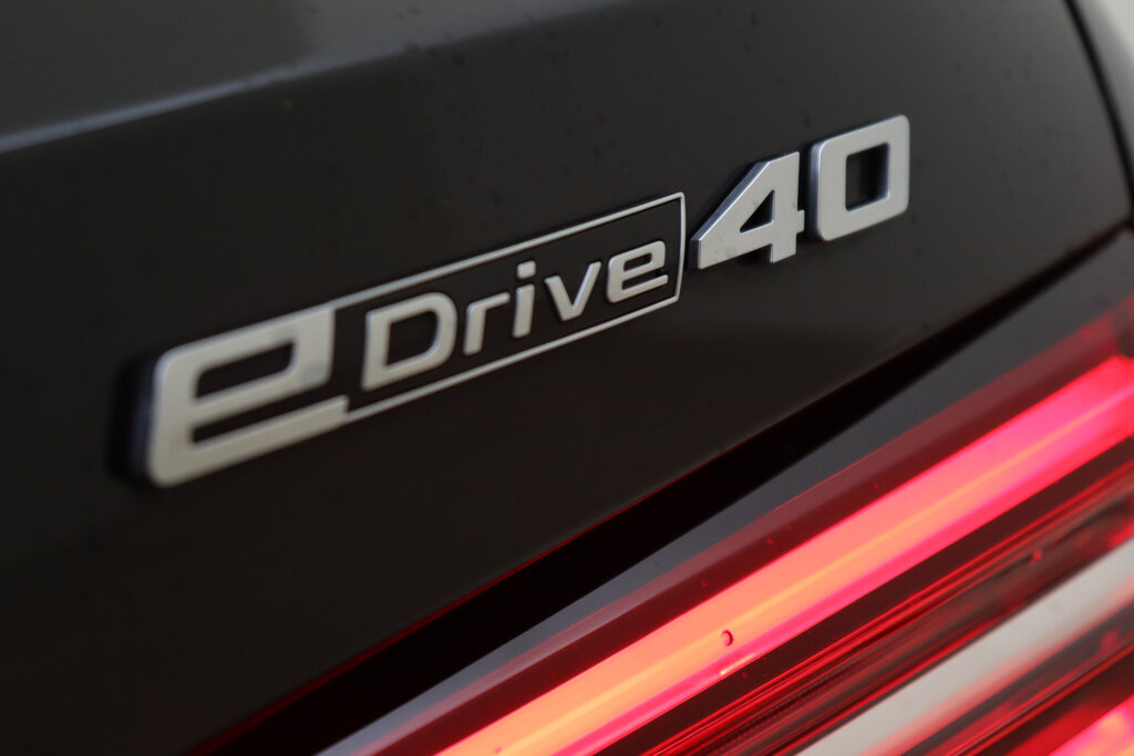 BMW i5 58