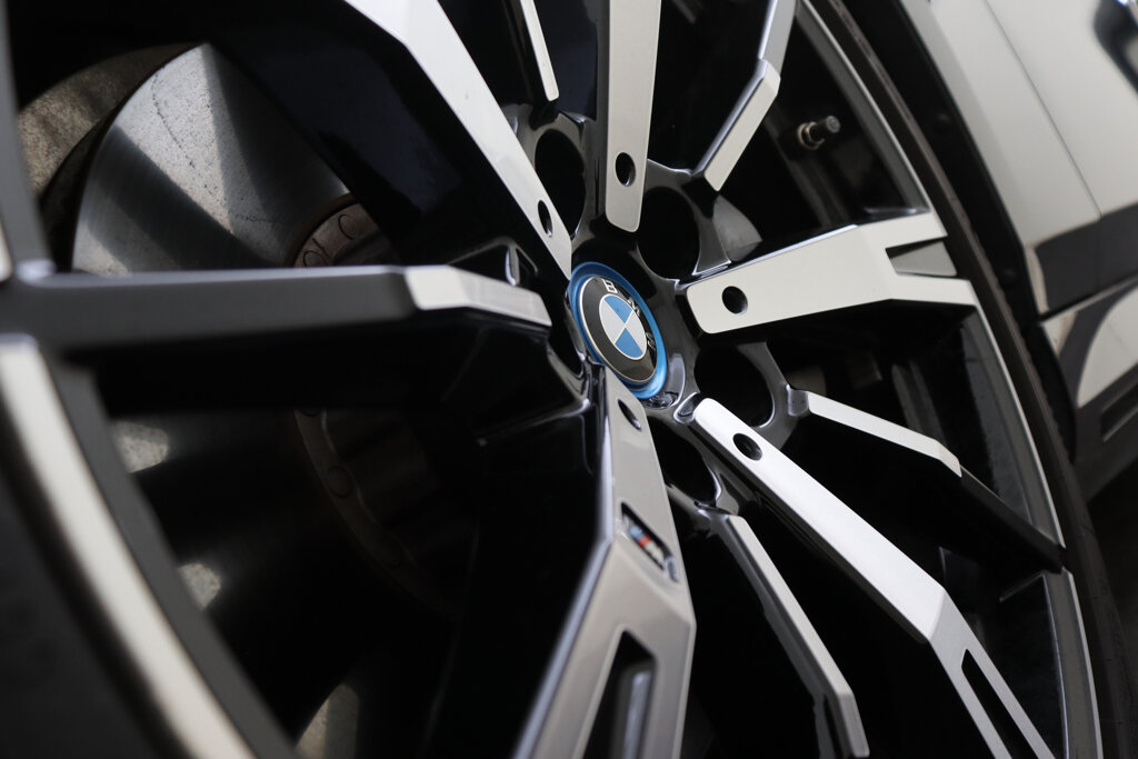 BMW i5 68